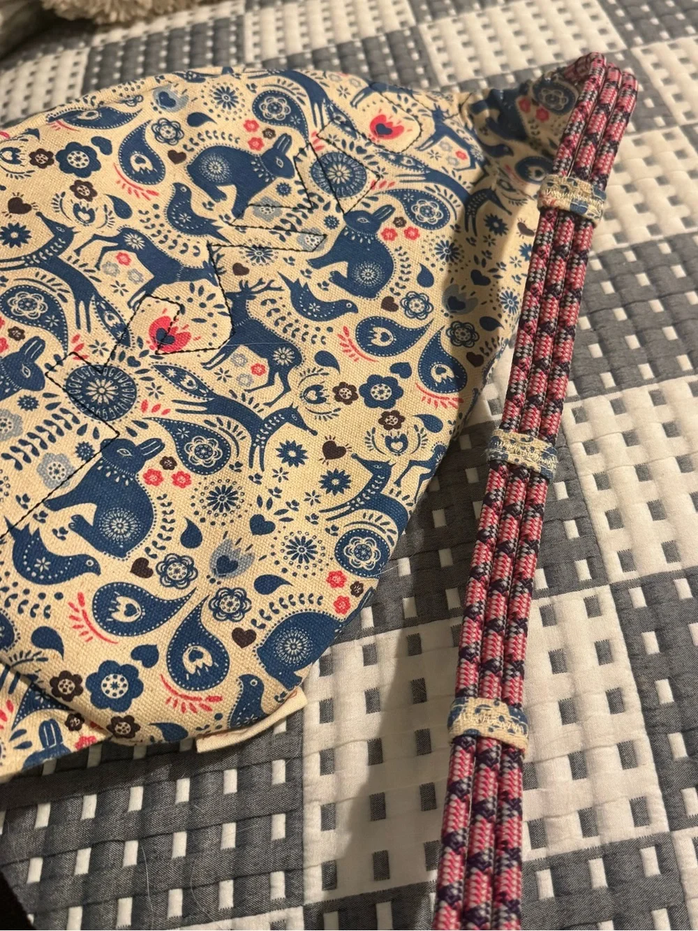 RARE Kavu 25th Anniversary Critter Tale Rope Bag Rare Animal Folk Print Sling